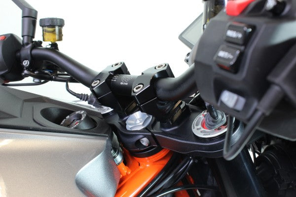 2DGT állítható kormányemelő univerzális - KTM, 1290 Super Duke GT, A1 (2016 - ); KTM, 790 Duke, (2018 - 2020); KTM, 890 Duke R, (2020 - ); KTM, 890 GP, (2022 - )
