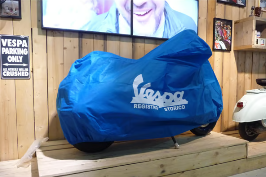 PIAGGIO Takaró indoor motívummal Vespa Registro Storico