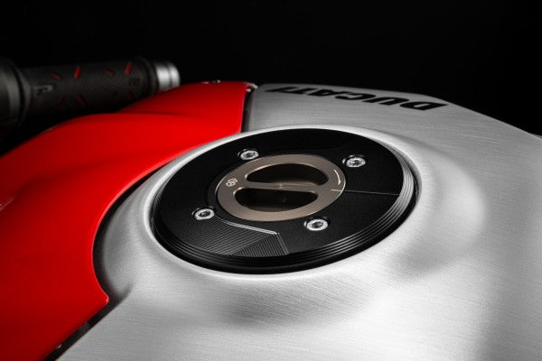 üzemanyagsapka - Aprilia, RSV4 RR / RF, KE (2017 - 2018); Ducati, 1199 Panigale S, H8 (2012 - 2016); Ducati, 1199 Panigale, H8 (2012 - 2014); Ducati, 1299 Panigale S, H9 (2015 - 2017); Ducati, 1299 Panigale, H9 (2015 - 2017); Ducati, 899 Panigale, H8