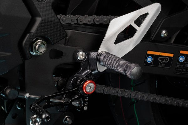 lábtartó FXR - Kawasaki, Ninja 400, EX400G (2018 - 2020); Kawasaki, Ninja 400, EX400L (2022 - ); Kawasaki, Ninja 500, EX500G (2024 - ); Kawasaki, Z500, ER500E (2024 - )