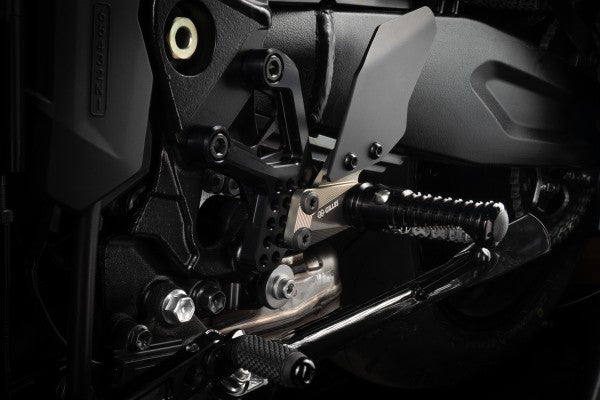 állítható lábtartó AS31GT3 - Suzuki, GSX-8R, WEM2/3 (2023 - ); Suzuki, GSX-8S, WEM2 / 3 (2023 - )
