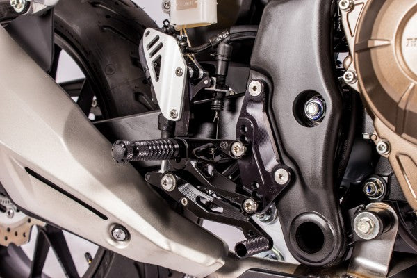 lábtartó FXR - Honda, CB 500 F / X, PC44 (2013 - 2015); Honda, CB 500 F / X, PC58 (2016 - 2018); Honda, CB 500 F, PC63 (2019 - 2020); Honda, CBR 500 R, PC44 (2013 - 2015 ); Honda, CBR 500 R, PC57/58 (2016 - 2018); Honda, CBR 500 R, PC63 (2019 - 2020
