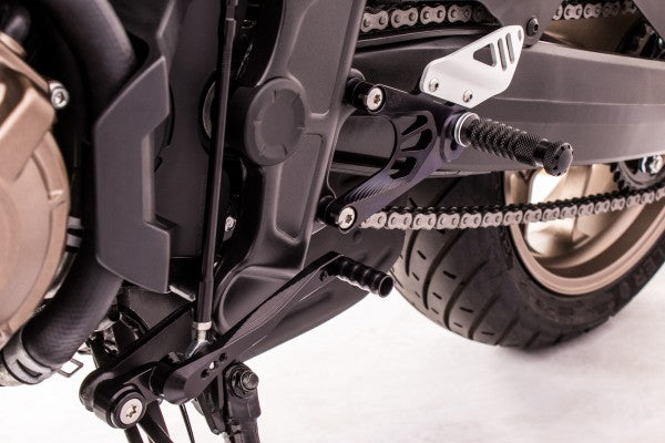 lábtartó FXR - Honda, CB 650 F, RC75 (2014 - 2015); Honda, CB 650 F, RC75 (2016- - 2018); Honda, CB 650 R Neo Sports Cafe, RH08(2019 - 2020); Honda, CB 650 R, RH02 (2019 - ); Honda, CB 650 R, RH16 (2024 - ); Honda, CBR 650 F, RC74 (2014 -2015); Honda