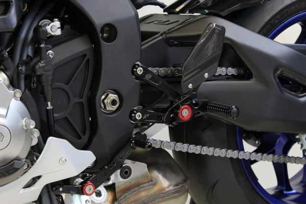 lábtartó MUE2 - Yamaha, YZF-R1 GYTR; Yamaha, YZF-R1, RN32 (2015 - 2016); Yamaha, YZF-R1, RN49 (2017 - 2019); Yamaha, YZF-R1, RN65 (2020 - 2024 ); Yamaha, YZF-R1M, RN32 (2015 - 2016); Yamaha, YZF-R1M, RN49 (2017 - 2019); Yamaha, YZF-R1M, RN65 (2020 -