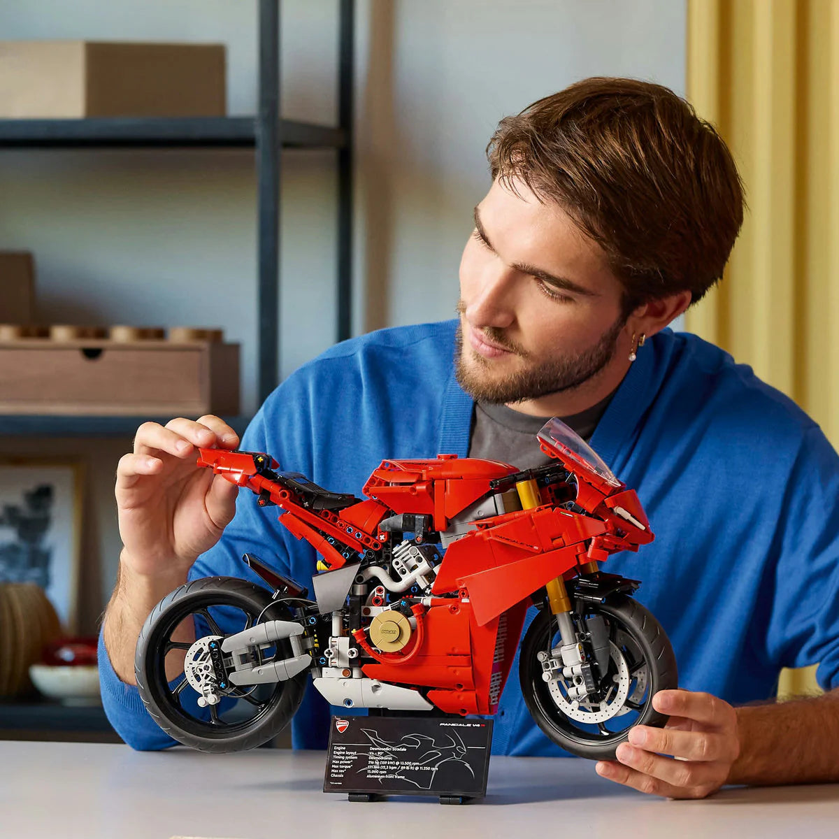 LEGO Technic Ducati Panigale V4 S motorkerékpár