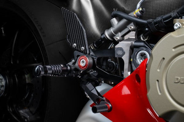lábtartó MUE2 - Ducati, Panigale V4 / S / SP2, 3D/4D (2021 - 2024); Ducati, Panigale V4 / S, DA/DB (2018 - 2021); Ducati, Panigale V4 R, 3D/4D (2023 - 2025); Ducati, Panigale V4 R, 3D/4D (2023 - 2025); Ducati, Panigale V4 R, DA/DB (2019 - 2022)
