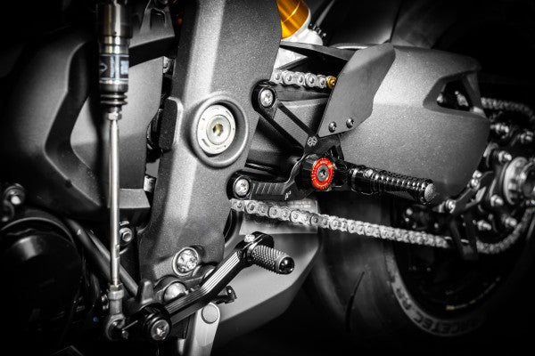 lábtartó MUE2 - Triumph, Speed Triple 1200 RR, PB01 (2022 - ); Triumph, Speed Triple 1200 RS, PB01 (2022 - )