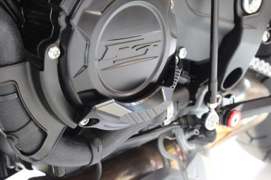 jobb oldali motorvédő - MV Agusta, Brutale 675, B3 (2012 - 2016); MV Agusta, Brutale 800 RR, B3 (2014 - 2016); MV Agusta, Brutale 800, B3 (2013 - 2016); MV Agusta, F3 675, F3 (2012 - 2016); MV Agusta, F3 800, F3 (2014 - 2016)