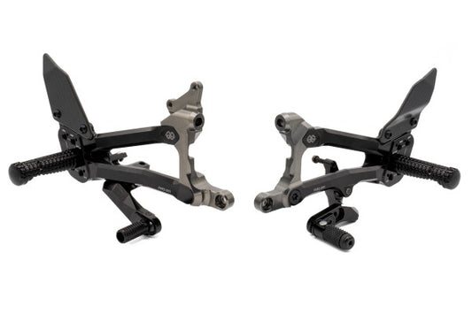lábtartó FXR fekete - Ducati, Panigale V4 / S / SP2, 3D/4D (2021 - 2024); Ducati, Panigale V4 / S, DA/DB (2018 - 2021); Ducati, Panigale V4 R, 3D/4D (2023 - 2025); Ducati, Panigale V4 R, 3D/4D (2023 - 2025); Ducati, Panigale V4 R, DA/DB (2019 - 2022)