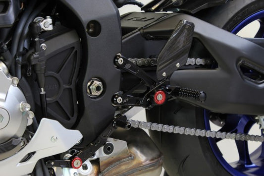 lábtartó MUE2 - Yamaha, YZF-R1 GYTR; Yamaha, YZF-R1, RN32 (2015 - 2016); Yamaha, YZF-R1, RN49 (2017 - 2019); Yamaha, YZF-R1, RN65 (2020 - 2024 ); Yamaha, YZF-R1M, RN32 (2015 - 2016); Yamaha, YZF-R1M, RN49 (2017 - 2019); Yamaha, YZF-R1M, RN65 (2020 -