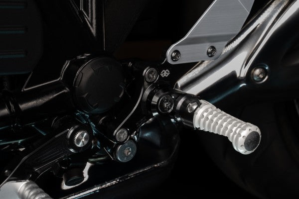 állítható lábtartó RCT10GT fekete-ezüst - BMW, R 12 nineT, GN12tha (2024- ); BMW, R 12 S,  (2025 - ); BMW, R 12,  GN12 / GN12r (2024 - )