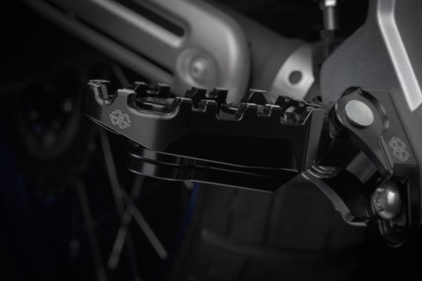Tech-X enduro lábtartó szett, rider, fekete - Triumph, Tiger 1200 GT / Rally; Triumph, Tiger 900 / GT, C701/C702 (2022 - ); Triumph, Tiger 900 GT (2023 -)